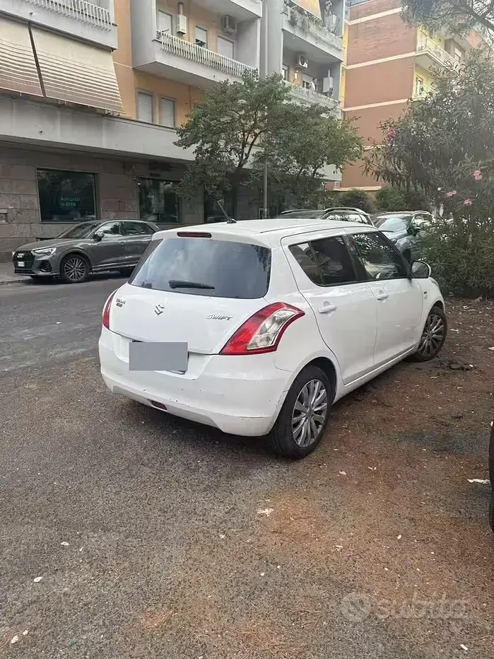 Usata Suzuki Swift 75 CV (55 kW) 2012 Bianco Utilitaria