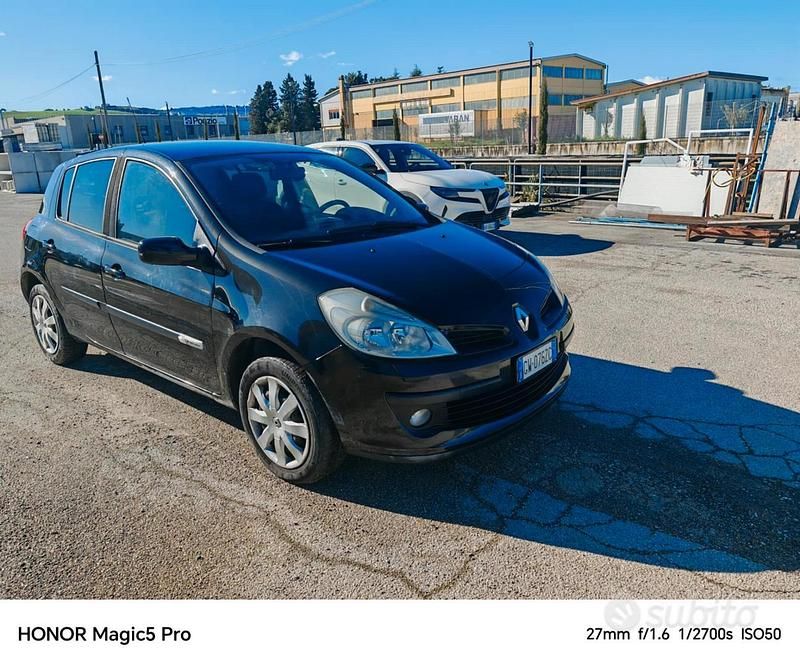 Usata Renault Clio II Dynamique 75 CV (55 kW) 2007 Nero Berlina