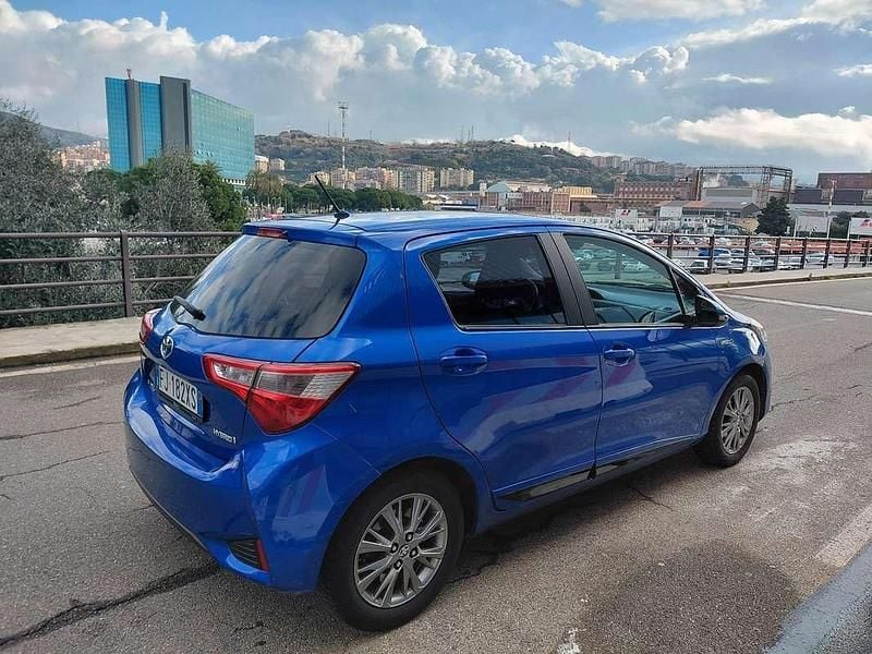 Usata Toyota Yaris Hybrid Style 73 CV (53 kW) 2017 Berlina