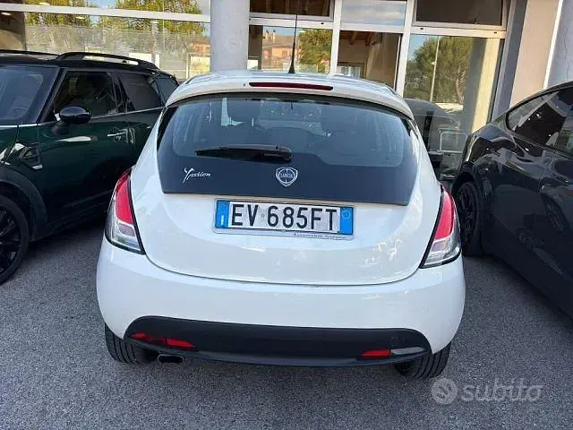 Usata Lancia Ypsilon S 84 CV (61 kW) 2014 Bianco Utilitaria