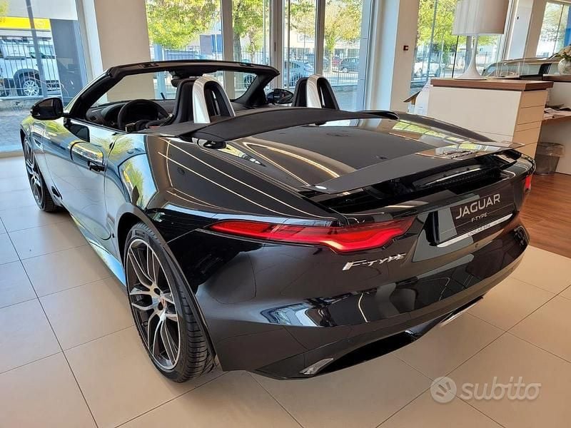 Usata Jaguar F-Type R-Dynamic 300 CV (220 kW) 2021 Nero Cabrio