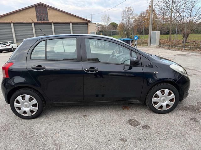 Usata Toyota Yaris 69 CV (50 kW) 2008 Nero Berlina
