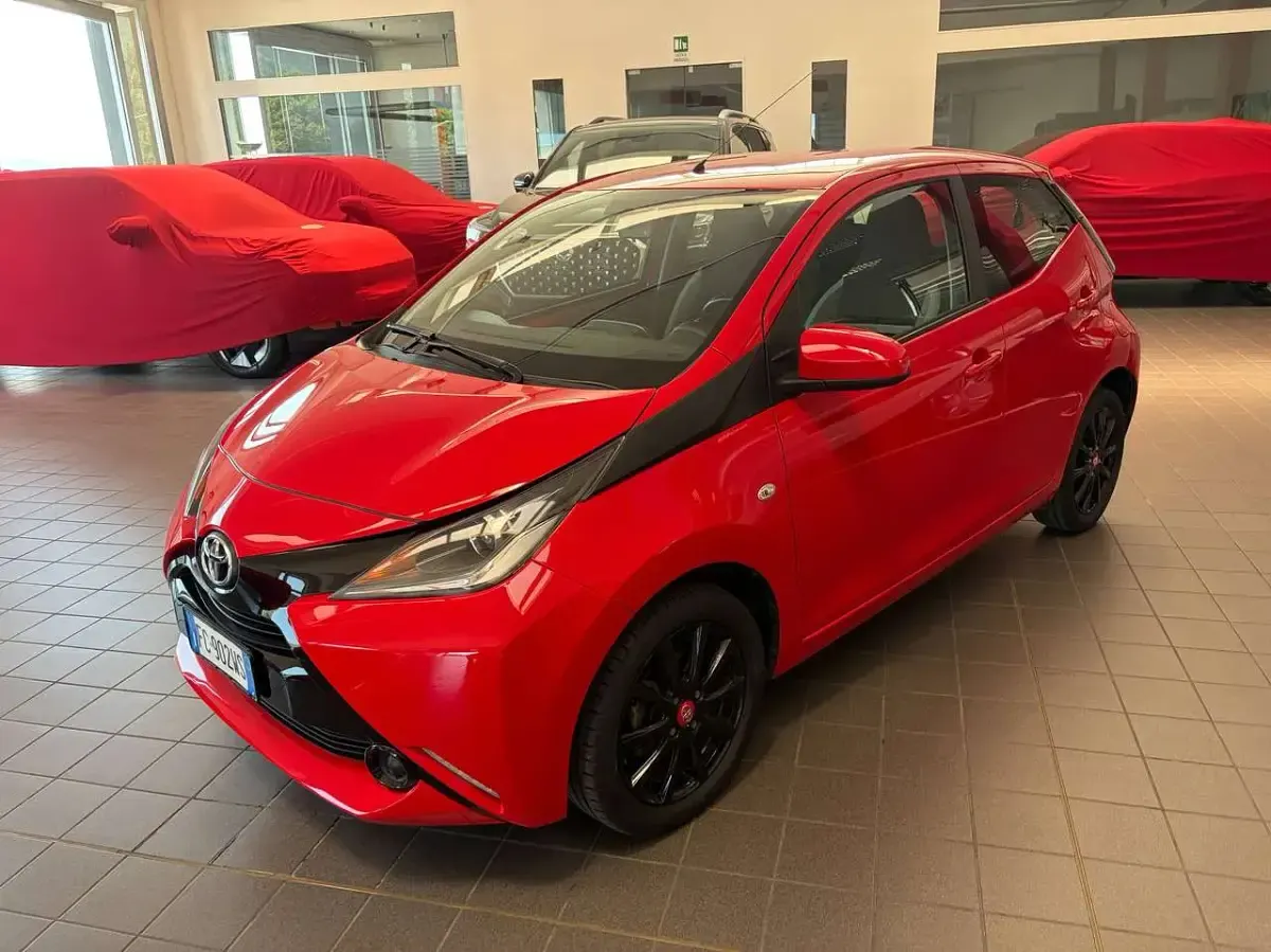Usata Toyota Aygo Cool 69 CV (50 kW) 2016 Rosso Utilitaria