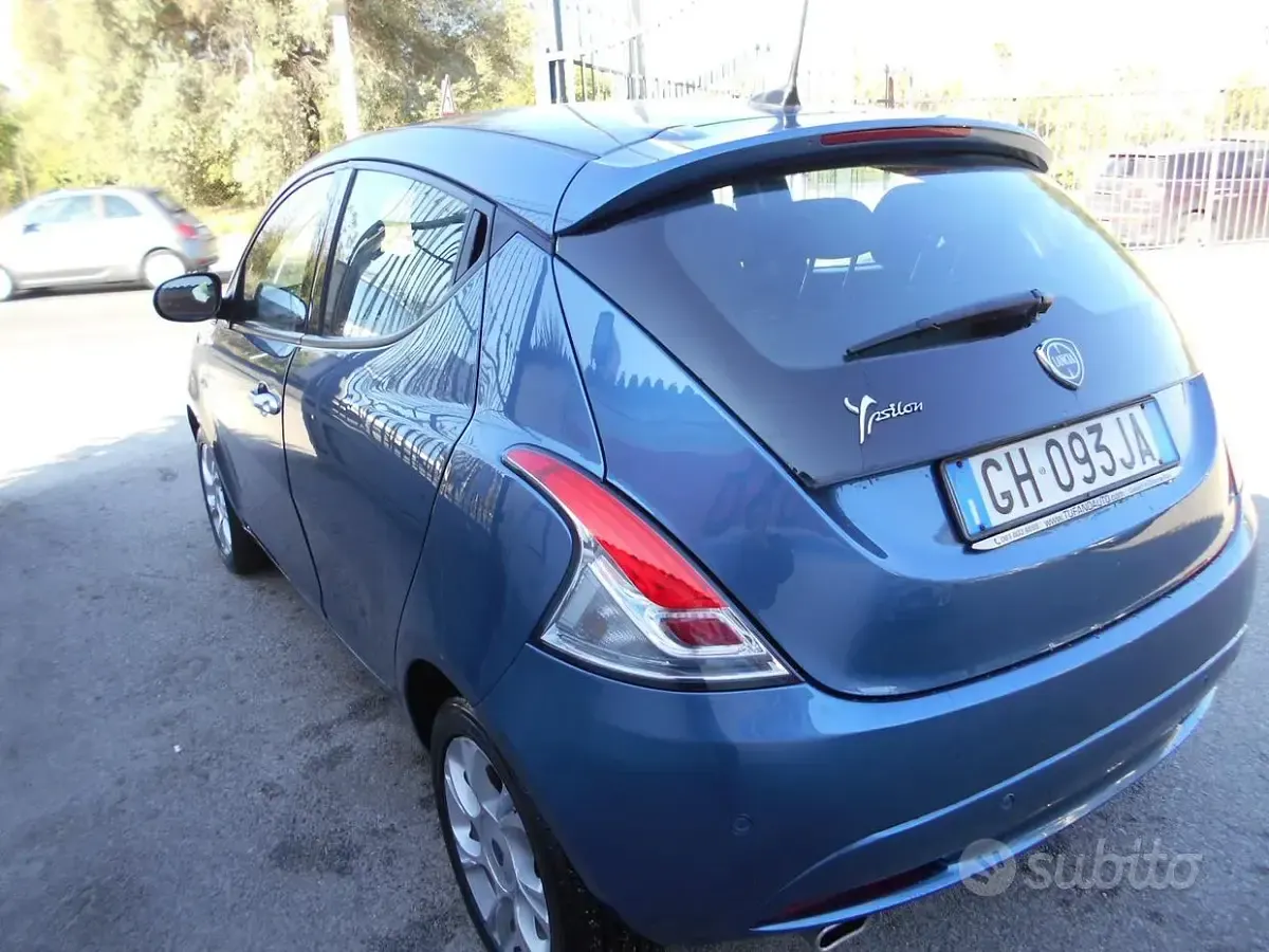 Usata Lancia Ypsilon Silver 69 CV (50 kW) 2021 Blu Utilitaria