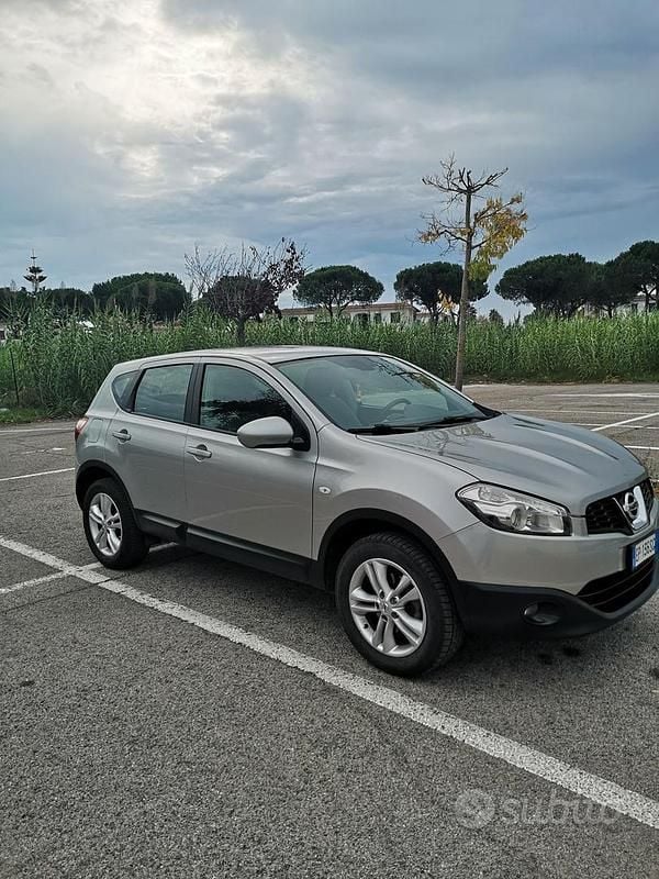 Grigio Usata 2013 Nissan Qashqai SUV | 6100 € (Ottimo prezzo) - Immagine 1/4