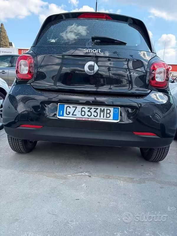 Usata Smart ForFour 71 CV (52 kW) 2016 Nero Utilitaria