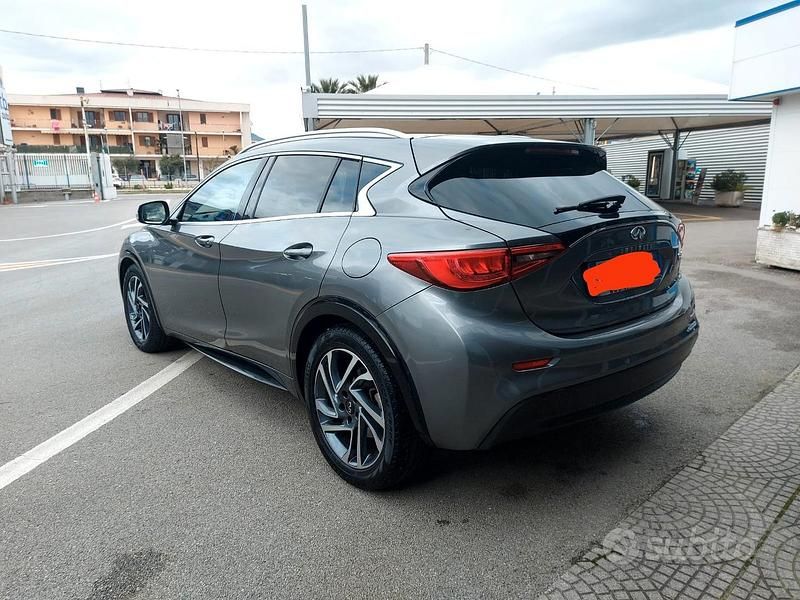 Usata Infiniti Q30 Business 109 CV (80 kW) 2017 Grigio SUV