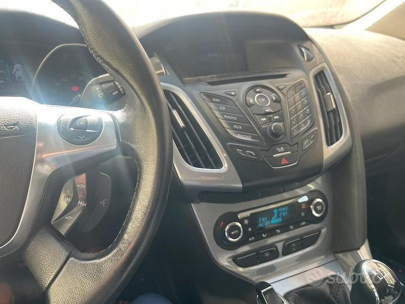 Usata Ford Focus 116 CV (85 kW) 2011 Bianco Station wagon