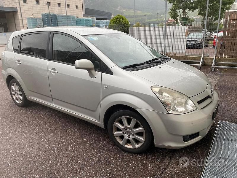 Usata Toyota Corolla Verso Sol 136 CV (100 kW) 2006 Grigio Monovolume