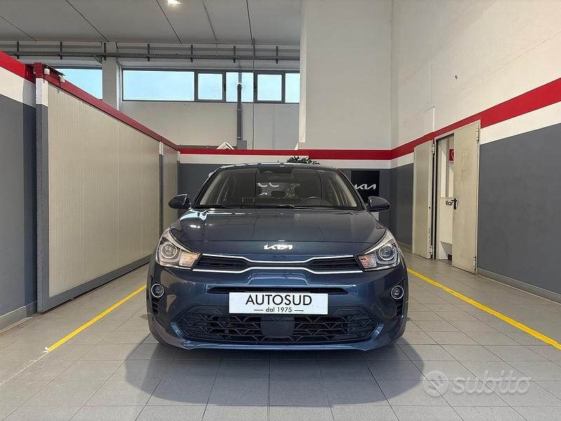 Usata Kia Rio Style 82 CV (60 kW) 2022 Blu Berlina