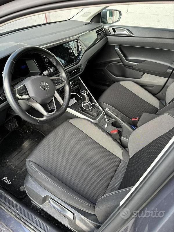 Usata VW Polo Life 95 CV (69 kW) 2023 Grigio Utilitaria
