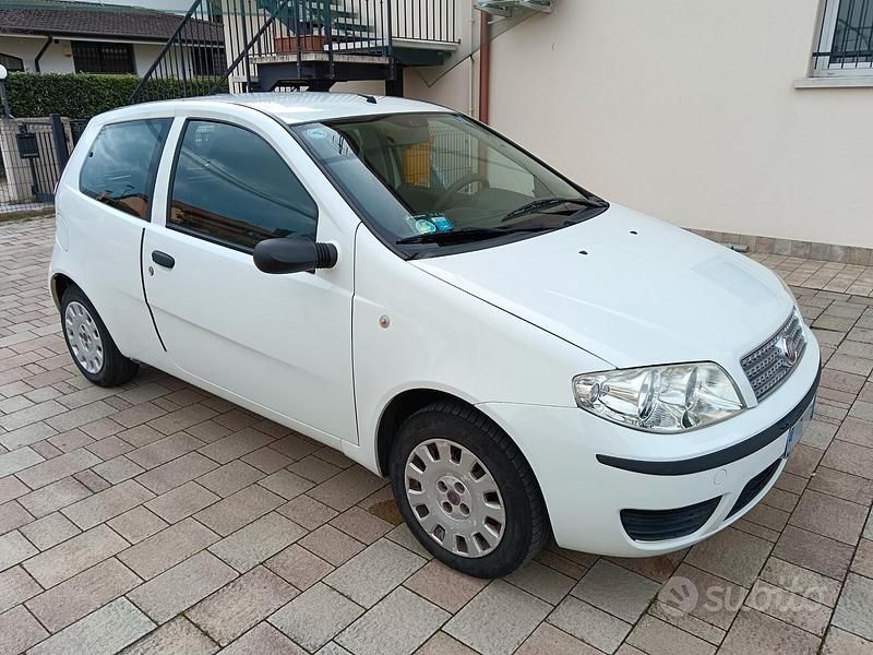 Usata Fiat Punto Active 60 CV (44 kW) 2009 Bianco Utilitaria