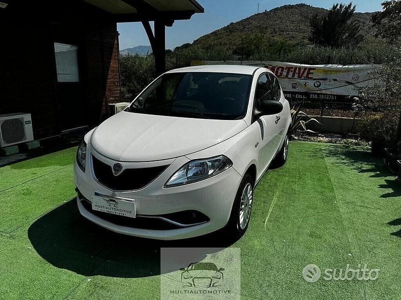 Usata Lancia Ypsilon 80 CV (58 kW) 2017 Bianco Utilitaria