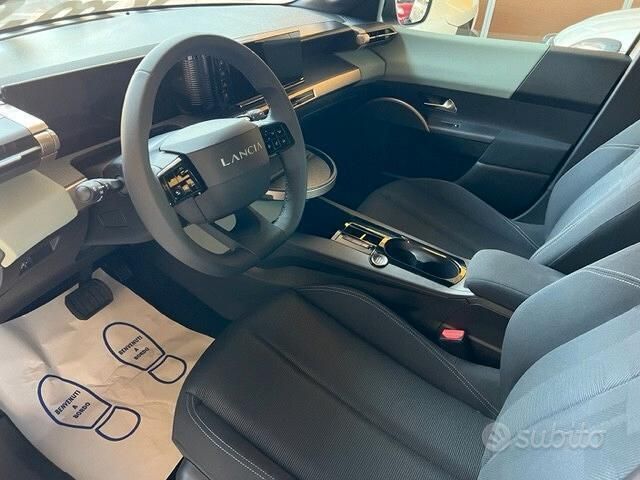 Nuova Lancia Ypsilon 100 CV (73 kW) 2025 Bianco(met.) Utilitaria