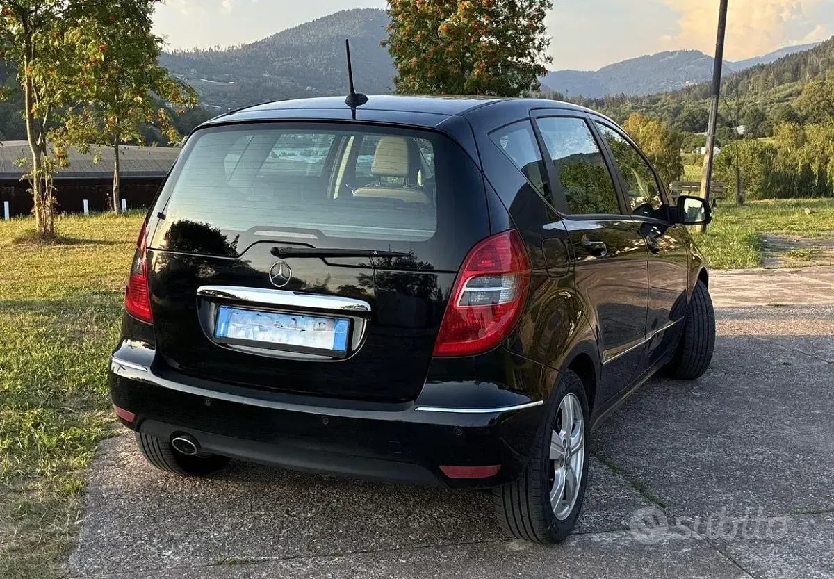 Usata Mercedes A180 Avantgarde 116 CV (85 kW) 2013 Nero Utilitaria