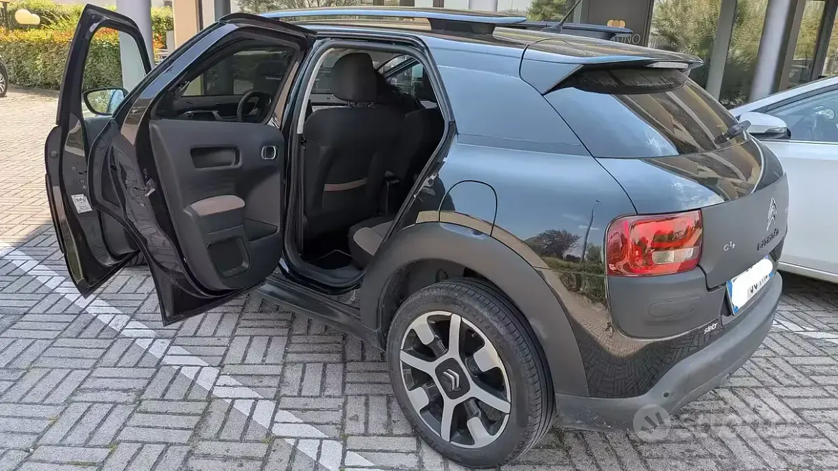 Usata Citroën C4 Cactus 99 CV (72 kW) 2017 Nero Utilitaria