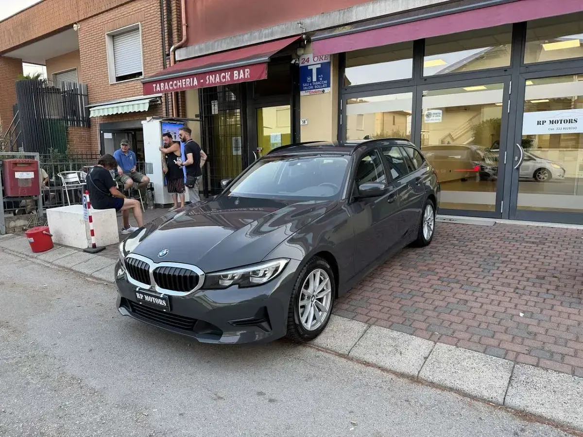 Usata BMW 318 Advantage 150 CV (110 kW) 2022 Dravit grey metallic Station wagon