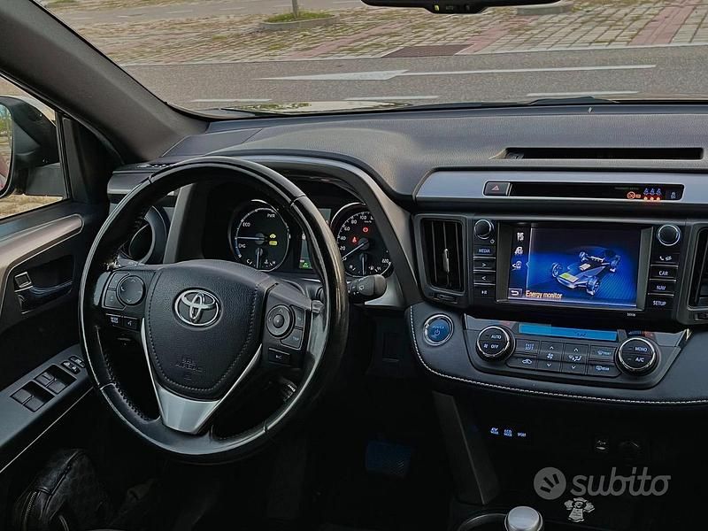 Usata Toyota RAV4 Hybrid 155 CV (114 kW) 2018 Blu/azzurro SUV