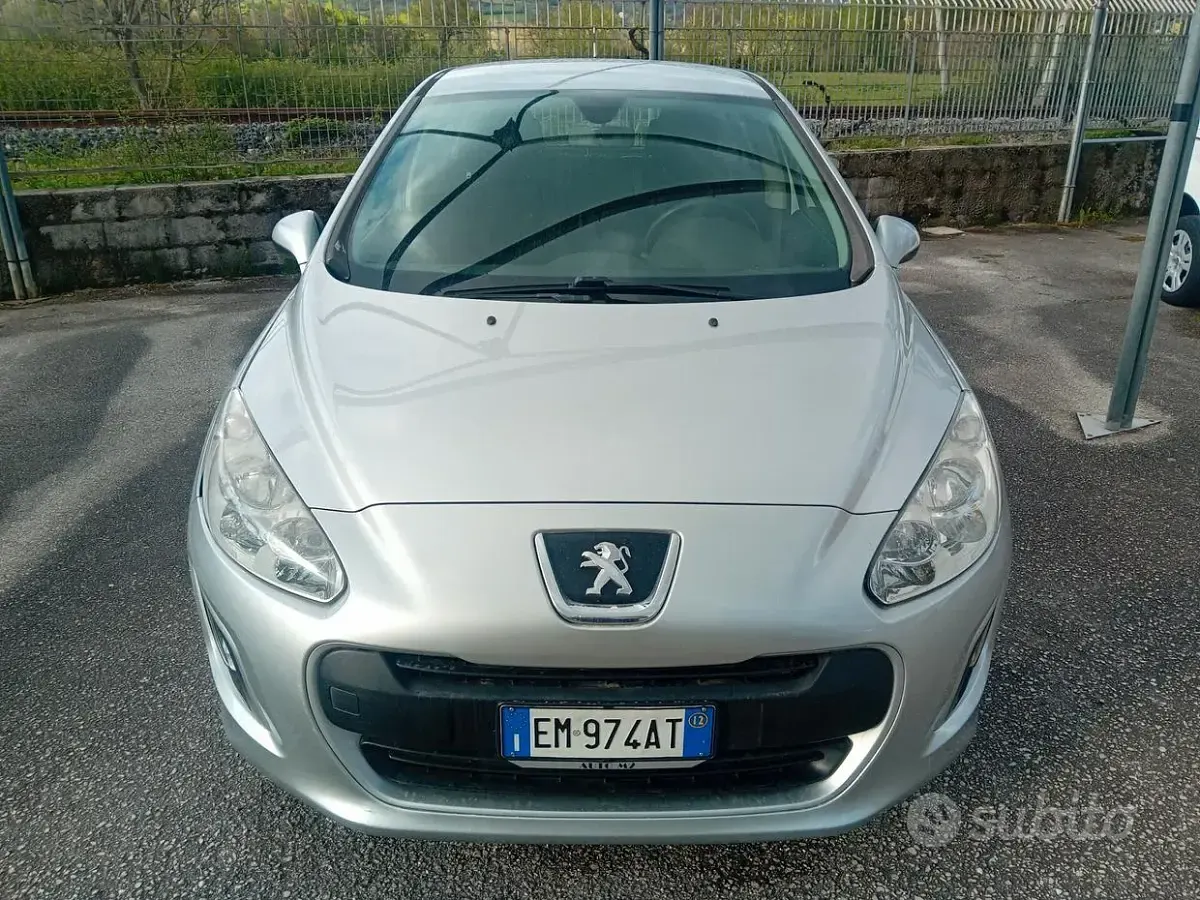 Usata Peugeot 308 Access 93 CV (68 kW) 2012 Grigio Berlina