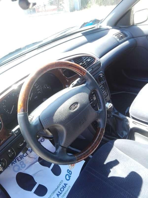 Usata Ford Mondeo Ghia 131 CV (96 kW) 1997 Verde Berlina