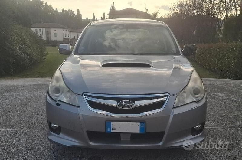 Usata Subaru Legacy Trend 150 CV (110 kW) 2011 Grigio Station wagon