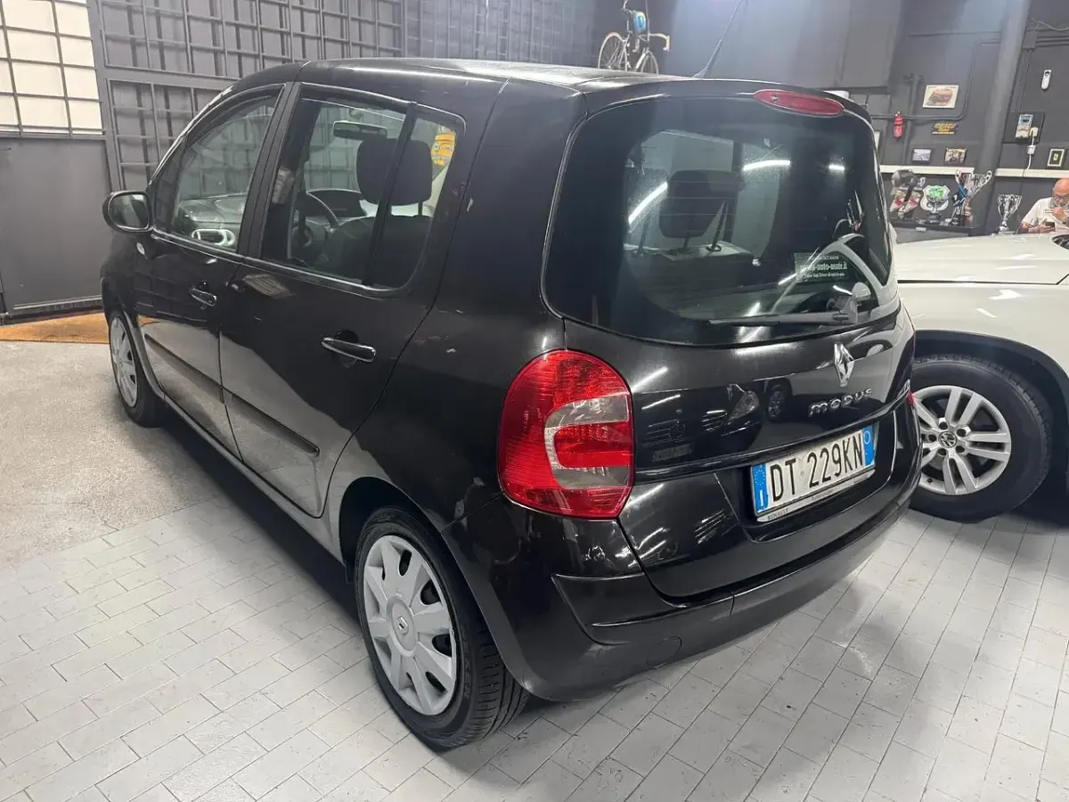Usata Renault Modus Dynamique 75 CV (55 kW) 2008 Nero Monovolume