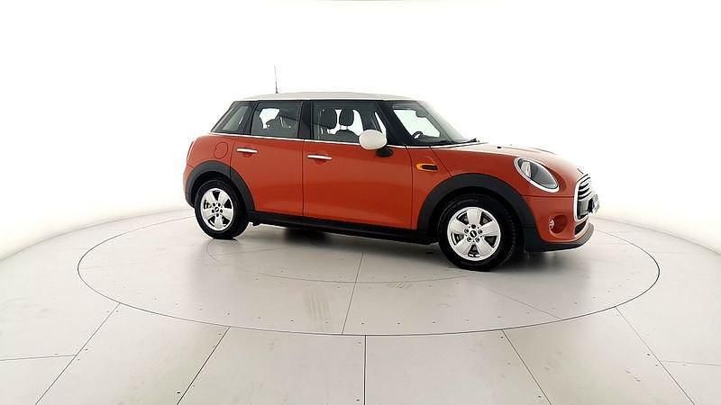 Usata Mini Cooper D 116 CV (85 kW) 2018 Arancione Utilitaria