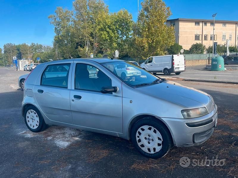 Usata Fiat Punto 80 CV (58 kW) 2002 Utilitaria