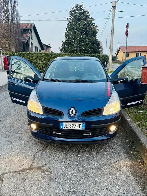 Usata Renault Clio II 2005 Blu Berlina