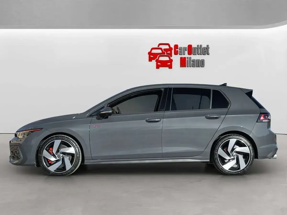 Usata VW Golf VIII GTI 265 CV (194 kW) 2025 Dolphin grey  tetto black Berlina