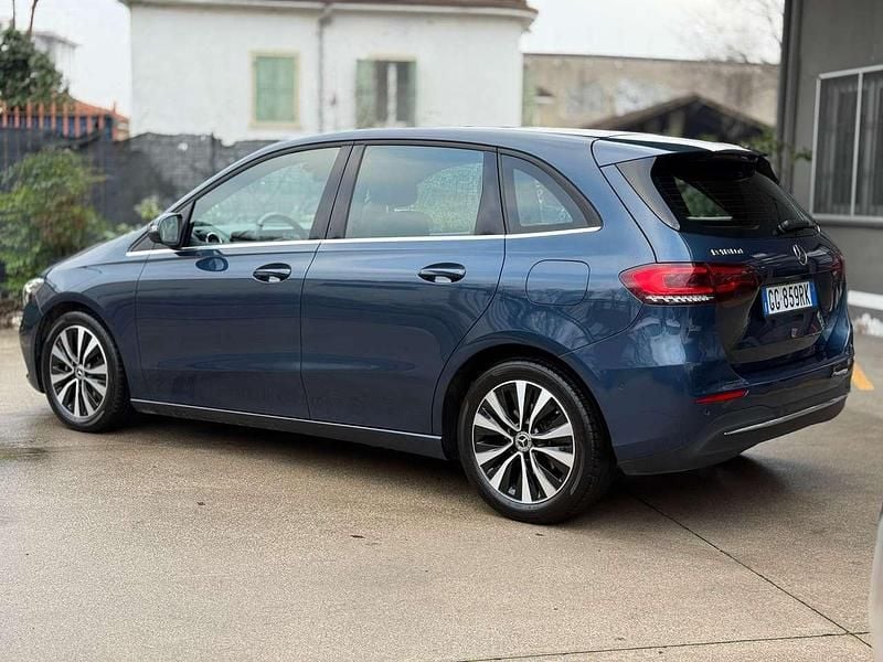 Usata Mercedes B180 Business 116 CV (85 kW) 2021 Blue denim Monovolume