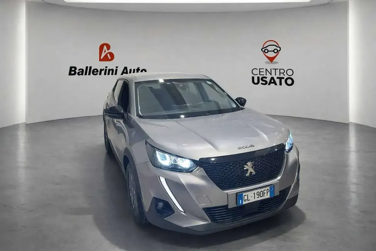 Usata Peugeot 2008 Active 102 CV (75 kW) 2022 Argento SUV