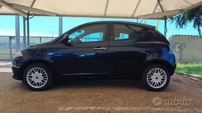 Usata Lancia Ypsilon Silver 69 CV (50 kW) 2017 Bluazzurro Utilitaria