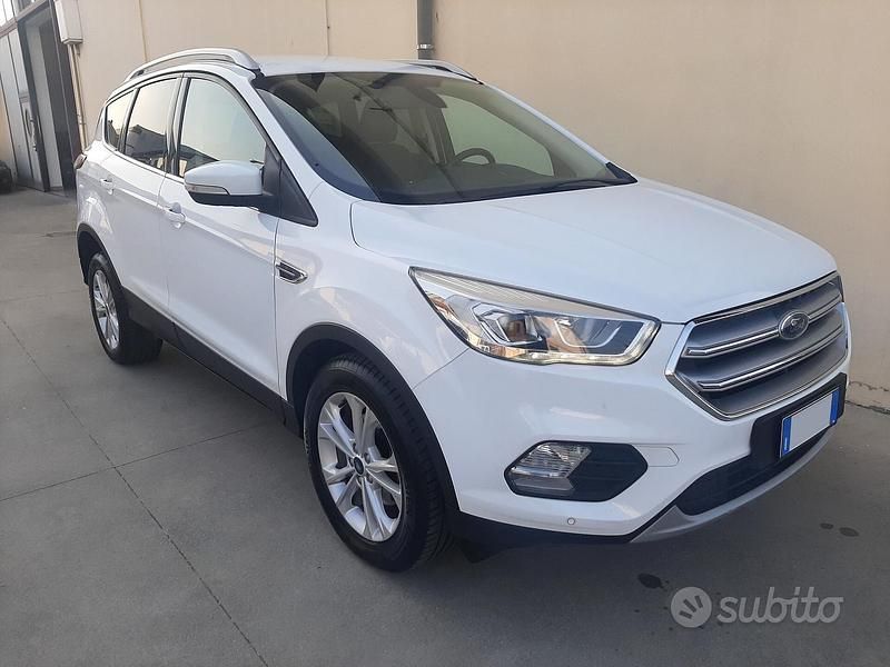 Usata Ford Kuga 120 CV (88 kW) 2019 Bianco SUV