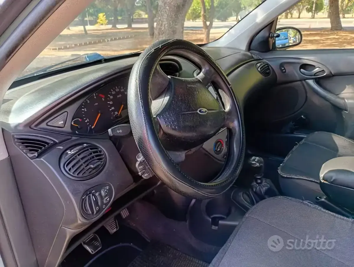 Usata Ford Focus SE 90 CV (66 kW) 2001 Verde Station wagon