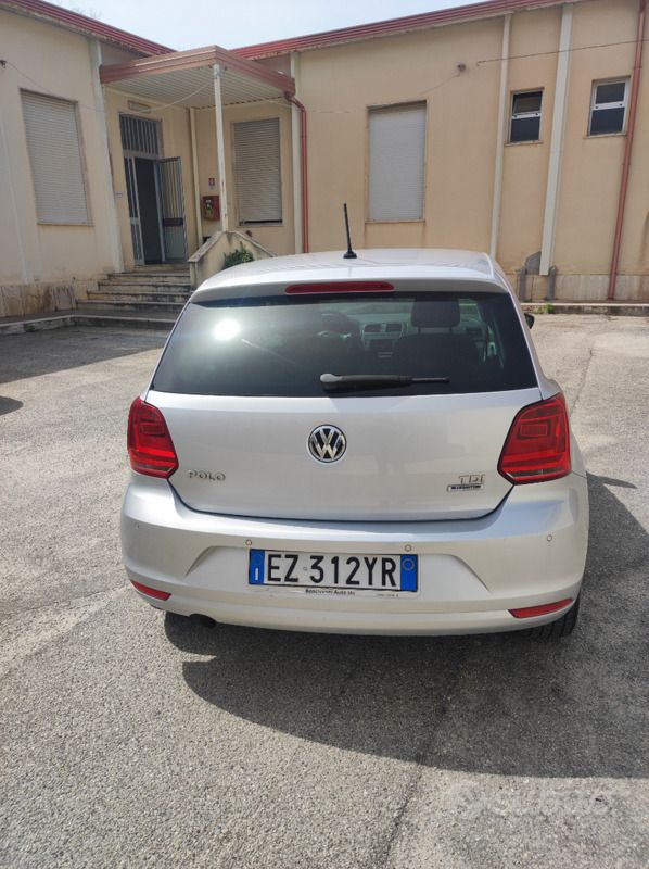 Usata VW Polo 90 CV (66 kW) 2015 Grigio Utilitaria