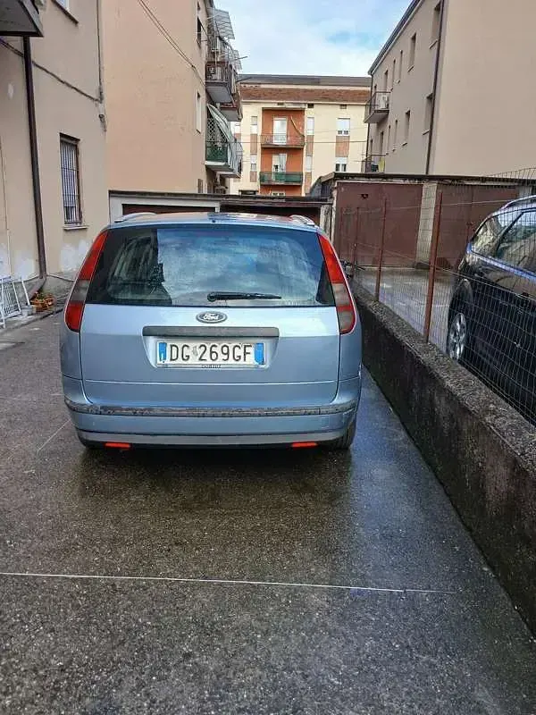 Usata Ford Focus Style 90 CV (66 kW) 2007 Grigio Station wagon