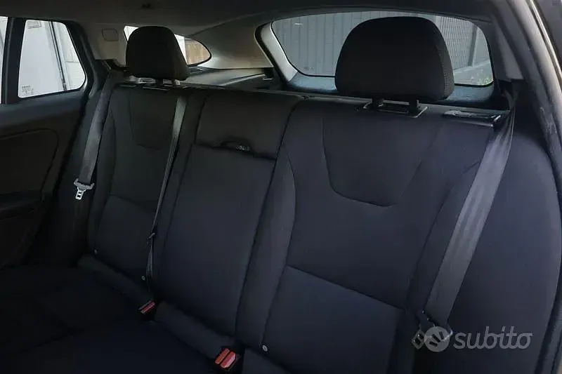 Usata Volvo V60 Kinetic 115 CV (84 kW) 2015 Nero Station wagon