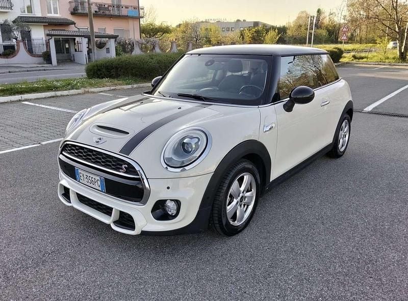 Usata Mini Cooper D 116 CV (85 kW) 2015 Beige Utilitaria
