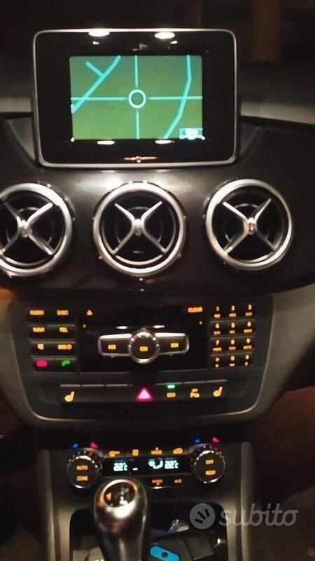 Usata Mercedes B180 Premium 109 CV (80 kW) 2013 Grigio Monovolume