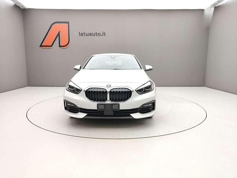 Usata BMW 118 Advantage 136 CV (100 kW) 2022 Mineral white Utilitaria