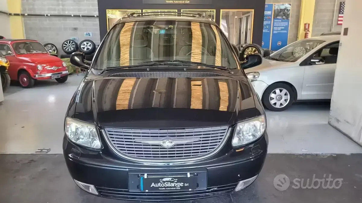 Usata Chrysler Voyager 141 CV (103 kW) 2001 Grigio Monovolume