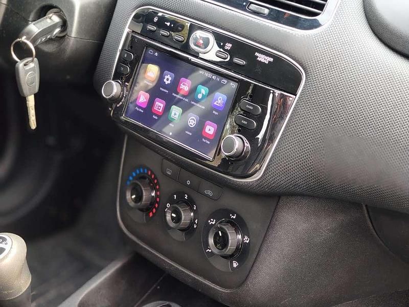 Usata Fiat Punto Street 75 CV (55 kW) 2015 Argento Utilitaria