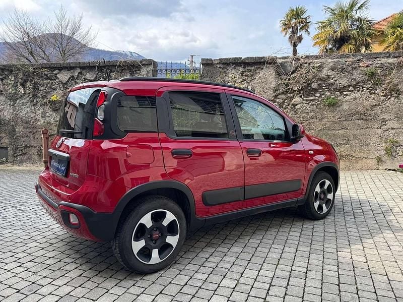 Usata Fiat Panda Cross Cross 71 CV (52 kW) 2023 Rosso pastello 414c/rosso alfa Utilitaria