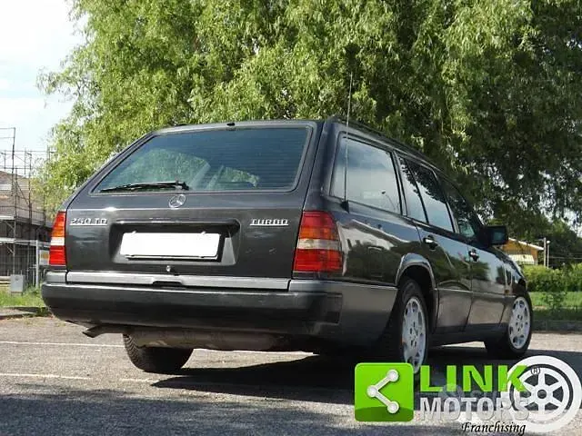 Usata Mercedes 250 126 CV (92 kW) 1992 Grigio Station wagon
