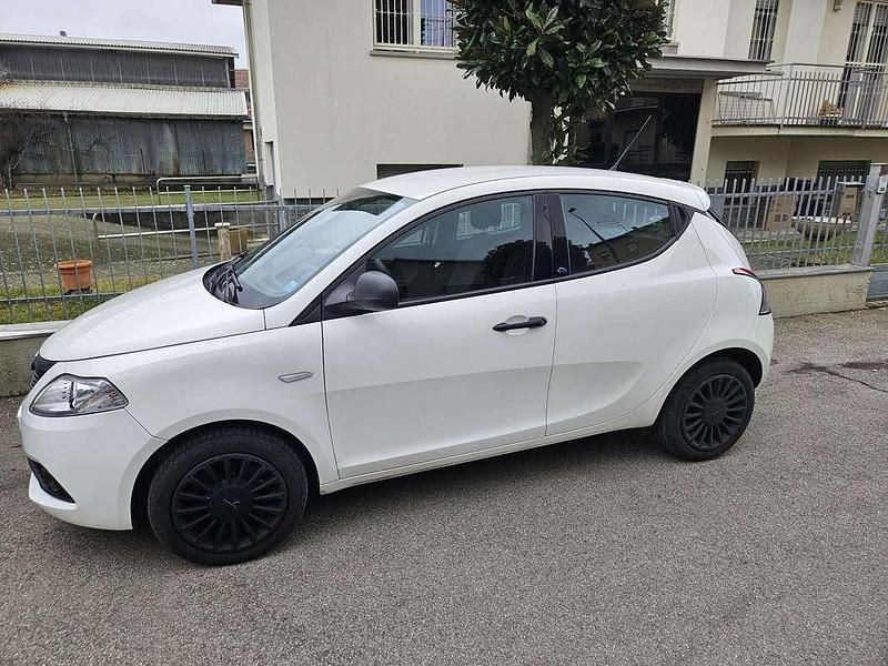Usata Lancia Ypsilon S 69 CV (50 kW) 2018 Utilitaria