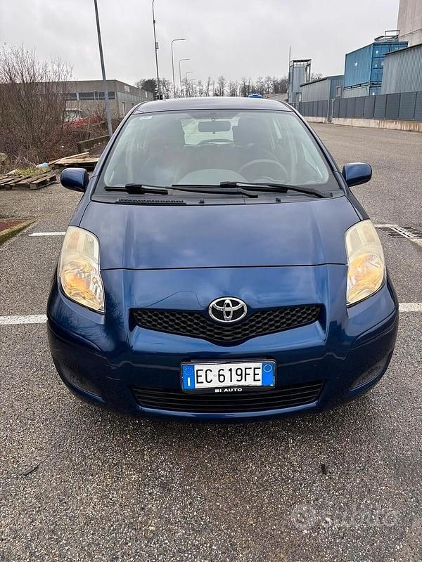 Usata Toyota Yaris Sol 69 CV (50 kW) 2010 Blu Utilitaria