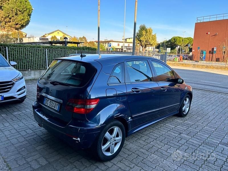Usata Mercedes B200 140 CV (102 kW) 2006 Blu Monovolume