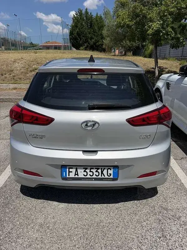 Usata Hyundai i20 Comfort 75 CV (55 kW) 2015 Utilitaria