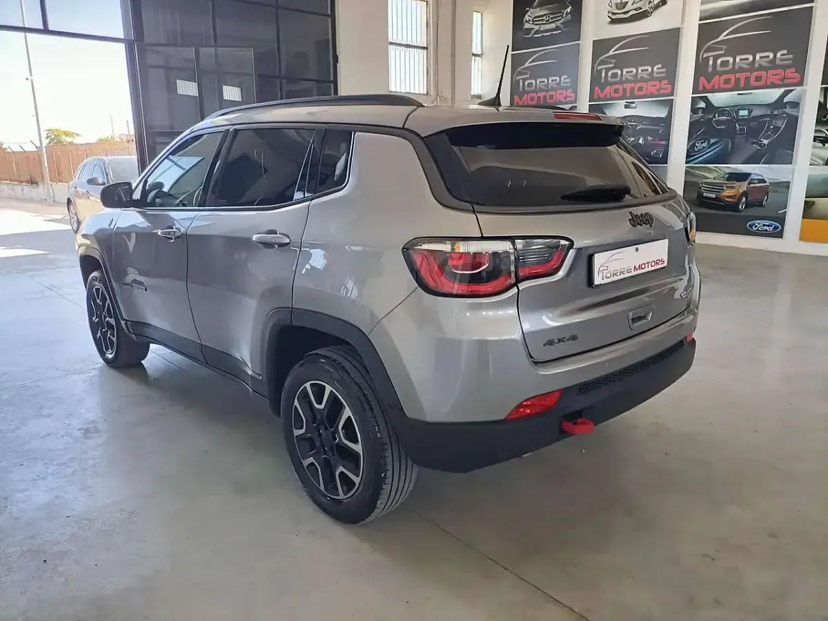 Używany Jeep Compass Trailhawk 170 KM (125 kW) 2018 Szary SUV